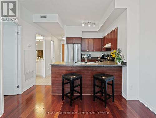 705 - 219 Fort York Boulevard, Toronto, ON - Indoor Photo Showing Kitchen