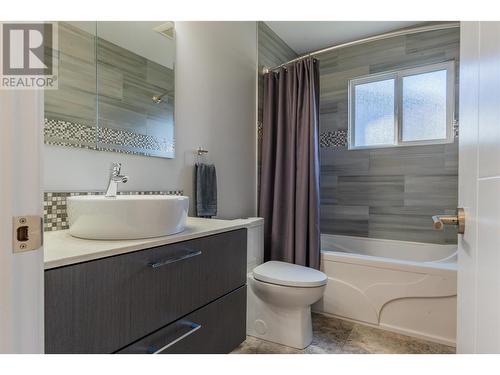 3822 Woodland Drive, Trail, BC - Indoor Photo Showing Bathroom