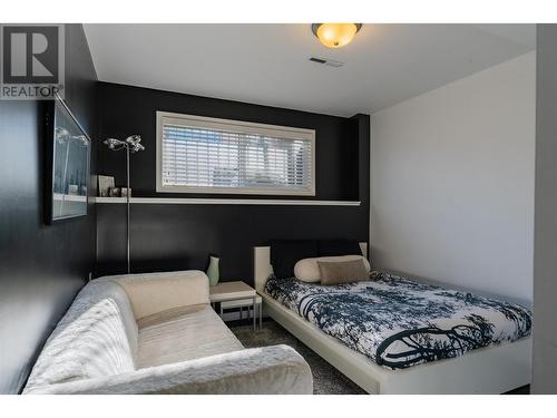 3822 Woodland Drive, Trail, BC - Indoor Photo Showing Bedroom