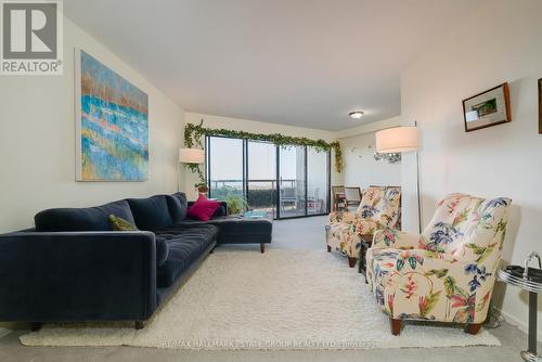 2101 - 980 Broadview Avenue, Toronto, ON - Indoor Photo Showing Living Room