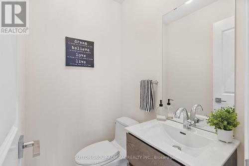 39 Harold Lawrie Lane, Markham, ON - Indoor Photo Showing Bathroom