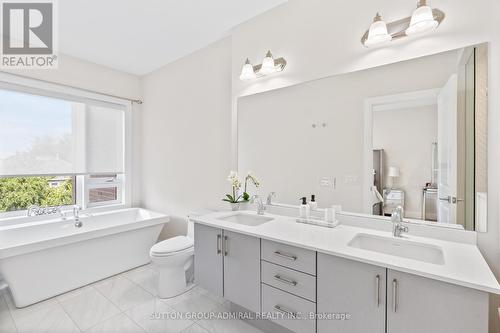 39 Harold Lawrie Lane, Markham, ON - Indoor Photo Showing Bathroom