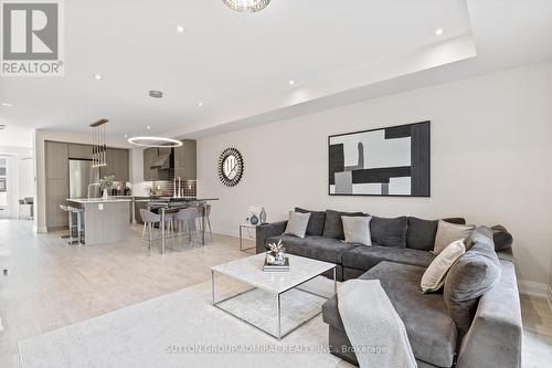 39 Harold Lawrie Lane, Markham, ON - Indoor Photo Showing Living Room