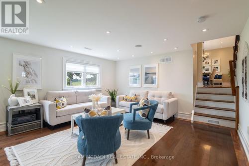 3587 Sideroad 10, Bradford West Gwillimbury, ON - Indoor Photo Showing Living Room