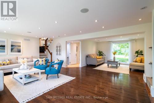 3587 Sideroad 10, Bradford West Gwillimbury, ON - Indoor Photo Showing Living Room