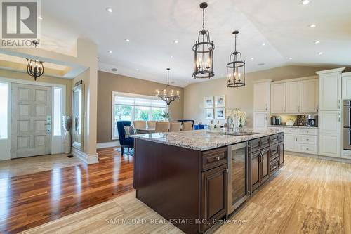 3587 Sideroad 10, Bradford West Gwillimbury, ON - Indoor Photo Showing Kitchen With Upgraded Kitchen