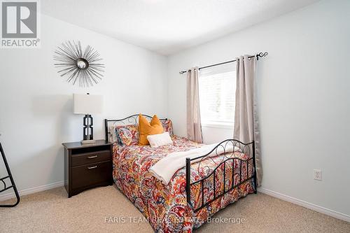 66 Clute Crescent, Barrie, ON - Indoor Photo Showing Bedroom