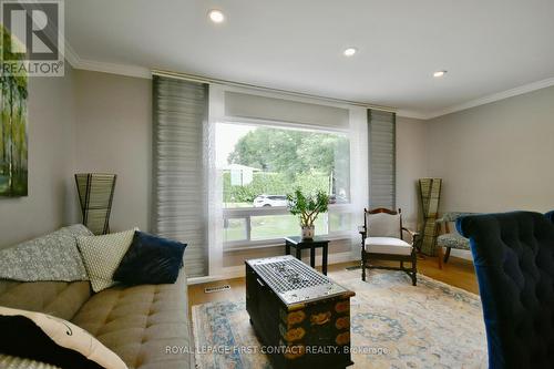 4653 Daniel Street, Ramara, ON - Indoor Photo Showing Living Room