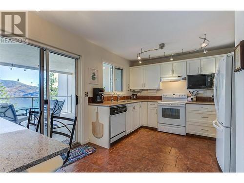 4470 Ponderosa Drive Unit# 103, Peachland, BC - Indoor Photo Showing Kitchen