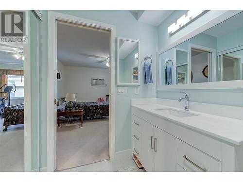 4470 Ponderosa Drive Unit# 103, Peachland, BC - Indoor Photo Showing Bathroom