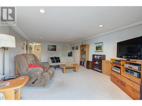 4470 Ponderosa Drive Unit# 103, Peachland, BC - Indoor Photo Showing Living Room