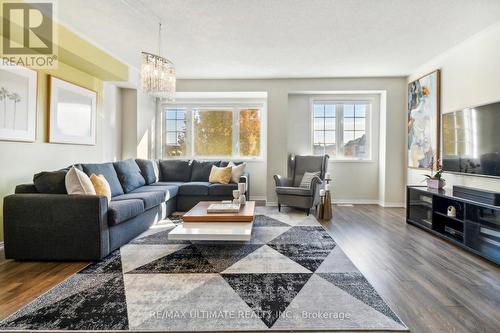 18 Albert Lewis Street, Markham, ON - Indoor Photo Showing Living Room