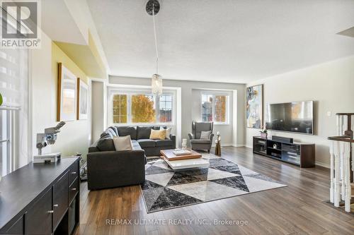 18 Albert Lewis Street, Markham, ON - Indoor Photo Showing Living Room