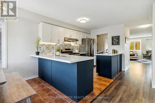 18 Albert Lewis Street, Markham, ON - Indoor Photo Showing Kitchen With Upgraded Kitchen