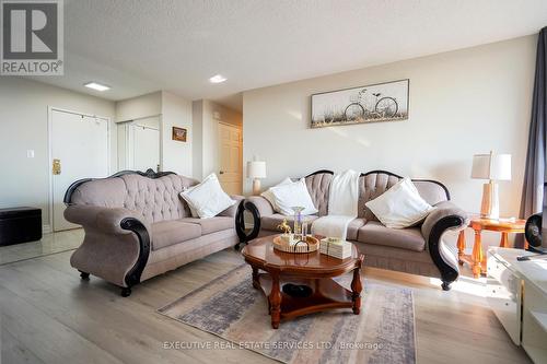 605 - 100 Wingarden Court, Toronto, ON - Indoor Photo Showing Living Room