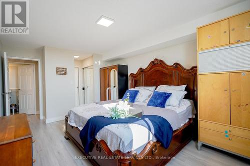 605 - 100 Wingarden Court, Toronto, ON - Indoor Photo Showing Bedroom