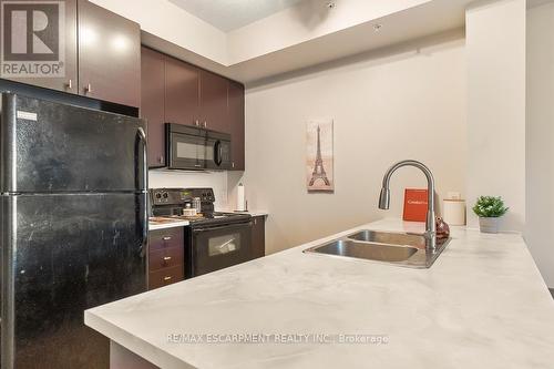 302 - 5020 Corporate Drive, Burlington, ON - Indoor Photo Showing Kitchen With Double Sink