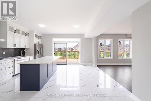 30 Abercrombie Crescent, Brampton, ON - Indoor Photo Showing Kitchen