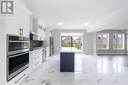 30 Abercrombie Crescent, Brampton, ON - Indoor Photo Showing Kitchen