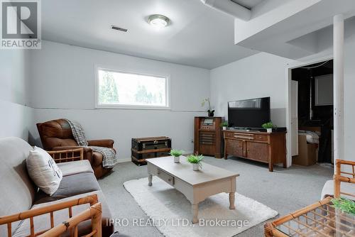 5 Oldham Crescent, Brampton, ON - Indoor Photo Showing Living Room