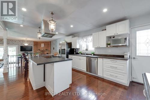 5 Oldham Crescent, Brampton, ON - Indoor Photo Showing Kitchen