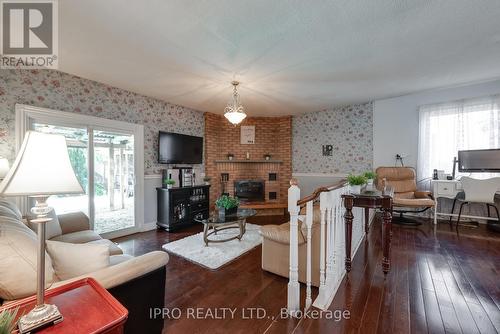 5 Oldham Crescent, Brampton, ON - Indoor Photo Showing Living Room With Fireplace