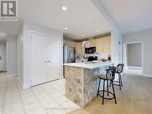 308 - 399 Elizabeth Street, Burlington, ON - Indoor Photo Showing Kitchen