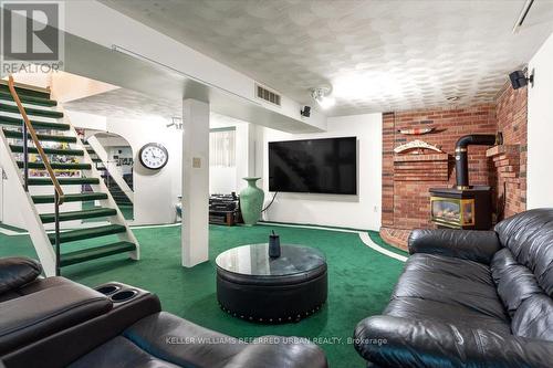 621 Lake Street, St. Catharines, ON - Indoor Photo Showing Living Room With Fireplace