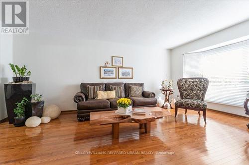 621 Lake Street, St. Catharines, ON - Indoor Photo Showing Living Room