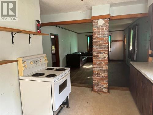 193 Wellington Avenue, Warfield, BC - Indoor Photo Showing Kitchen