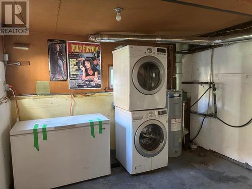 193 Wellington Avenue, Warfield, BC - Indoor Photo Showing Laundry Room