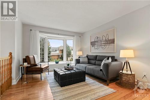 24 Woodgate Way, Ottawa, ON - Indoor Photo Showing Living Room