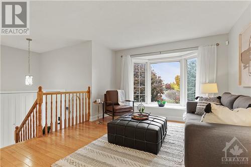 24 Woodgate Way, Ottawa, ON - Indoor Photo Showing Living Room