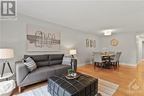 24 Woodgate Way, Ottawa, ON - Indoor Photo Showing Living Room