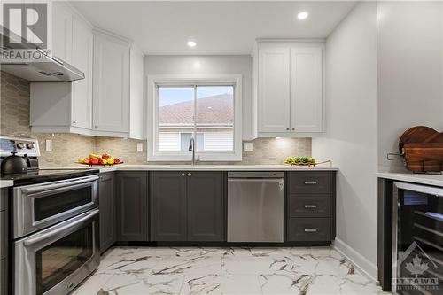 24 Woodgate Way, Ottawa, ON - Indoor Photo Showing Kitchen With Stainless Steel Kitchen With Upgraded Kitchen