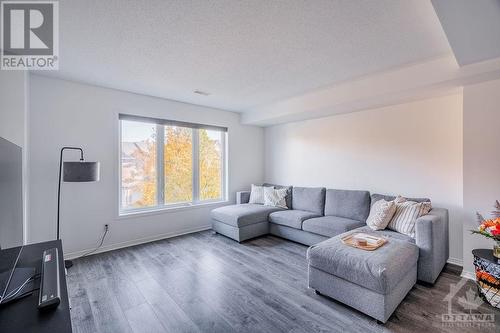 2218 Bois Vert Place, Ottawa, ON - Indoor Photo Showing Living Room