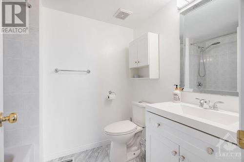 2218 Bois Vert Place, Ottawa, ON - Indoor Photo Showing Bathroom