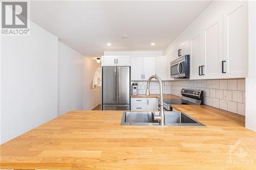 154 Chapman Mills Drive, Ottawa, ON - Indoor Photo Showing Kitchen With Stainless Steel Kitchen