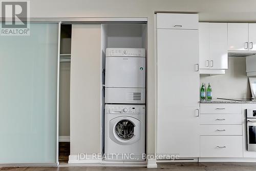 3201 - 426 University Avenue, Toronto, ON - Indoor Photo Showing Laundry Room