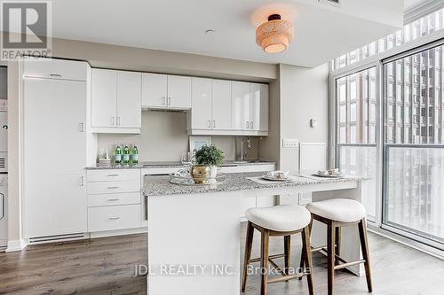 3201 - 426 University Avenue, Toronto, ON - Indoor Photo Showing Kitchen