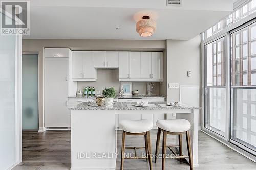 3201 - 426 University Avenue, Toronto, ON - Indoor Photo Showing Kitchen