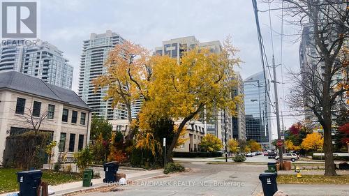 90 Elmwood Avenue, Toronto, ON - Outdoor With Facade