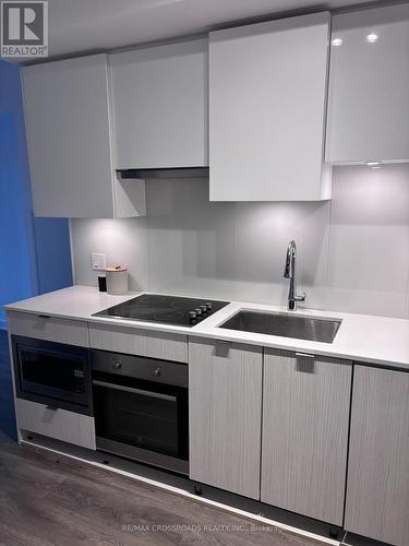 3615 - 195 Redpath Avenue, Toronto, ON - Indoor Photo Showing Kitchen