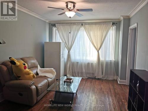 2421 Gerrard Street E, Toronto, ON - Indoor