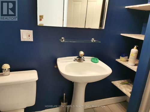 2421 Gerrard Street E, Toronto, ON - Indoor Photo Showing Bathroom