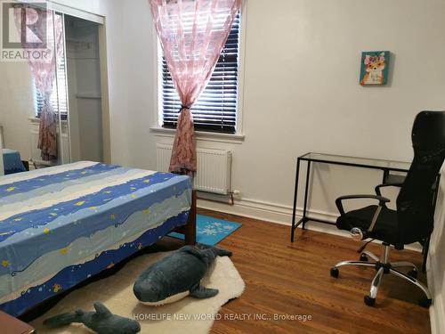 2421 Gerrard Street E, Toronto, ON - Indoor Photo Showing Bedroom