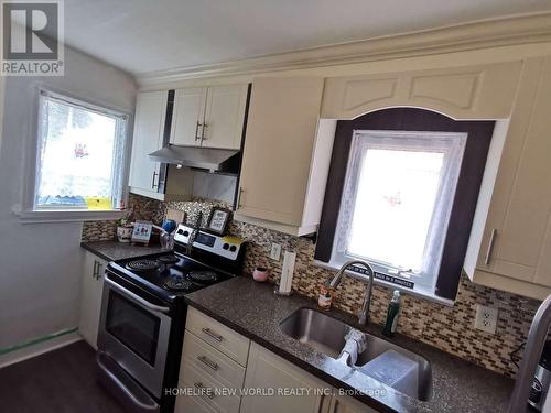 2421 Gerrard Street E, Toronto, ON - Indoor Photo Showing Kitchen