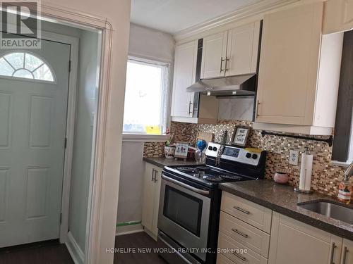 2421 Gerrard Street E, Toronto, ON - Indoor Photo Showing Kitchen