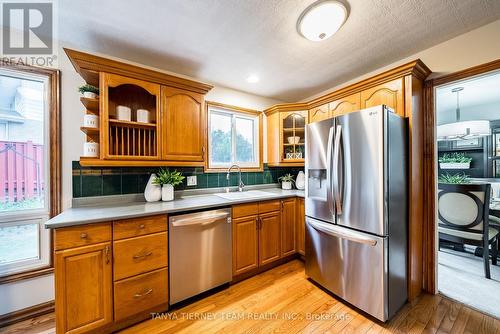 167 Woodlane Court, Oshawa, ON - Indoor Photo Showing Kitchen