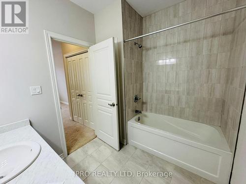 16 Ellis Avenue, St. Catharines, ON - Indoor Photo Showing Bathroom